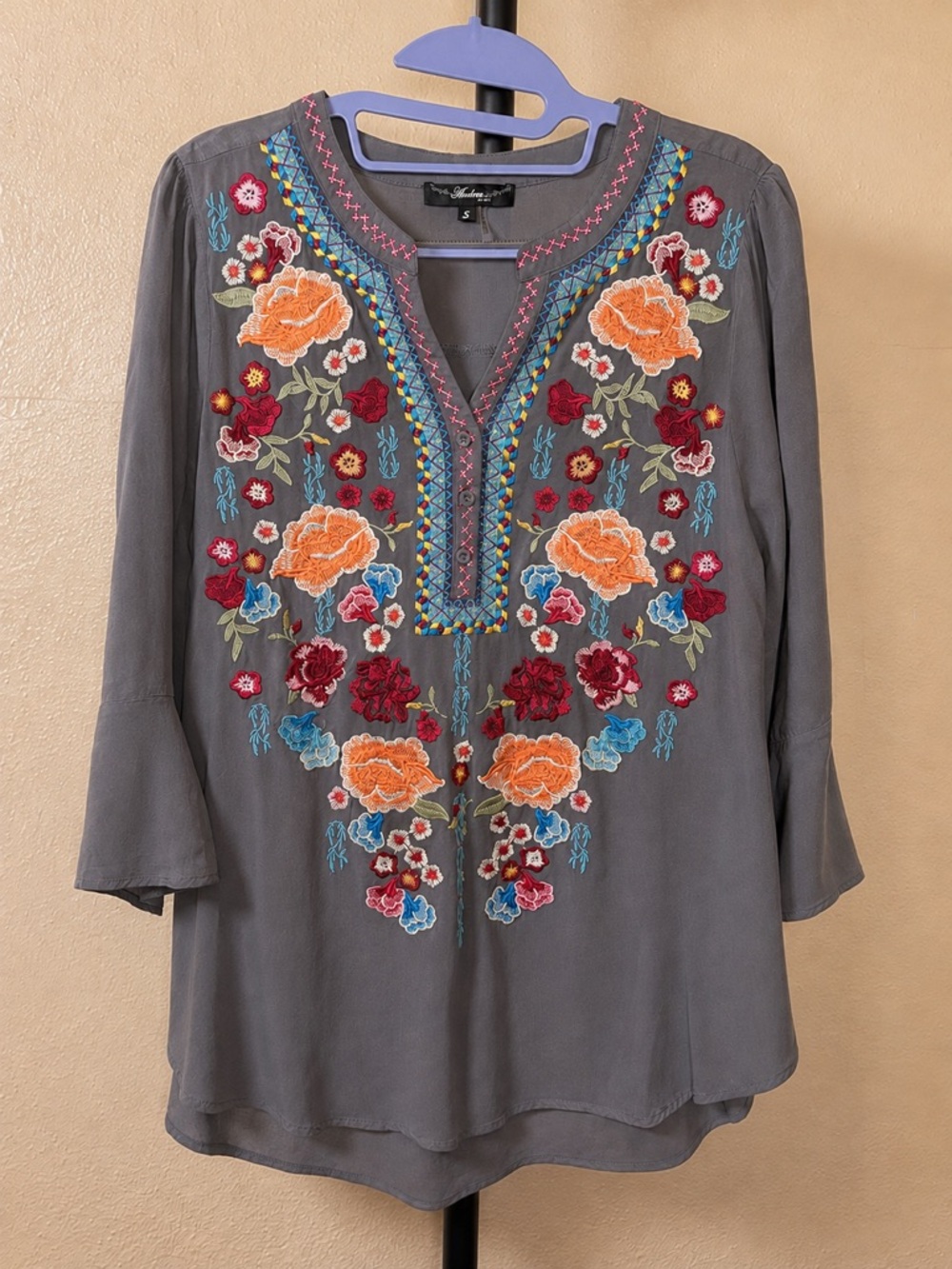Embroidered Floral V-Neck Tunic, Andree by Unit, size Small - Picture 3 of 8